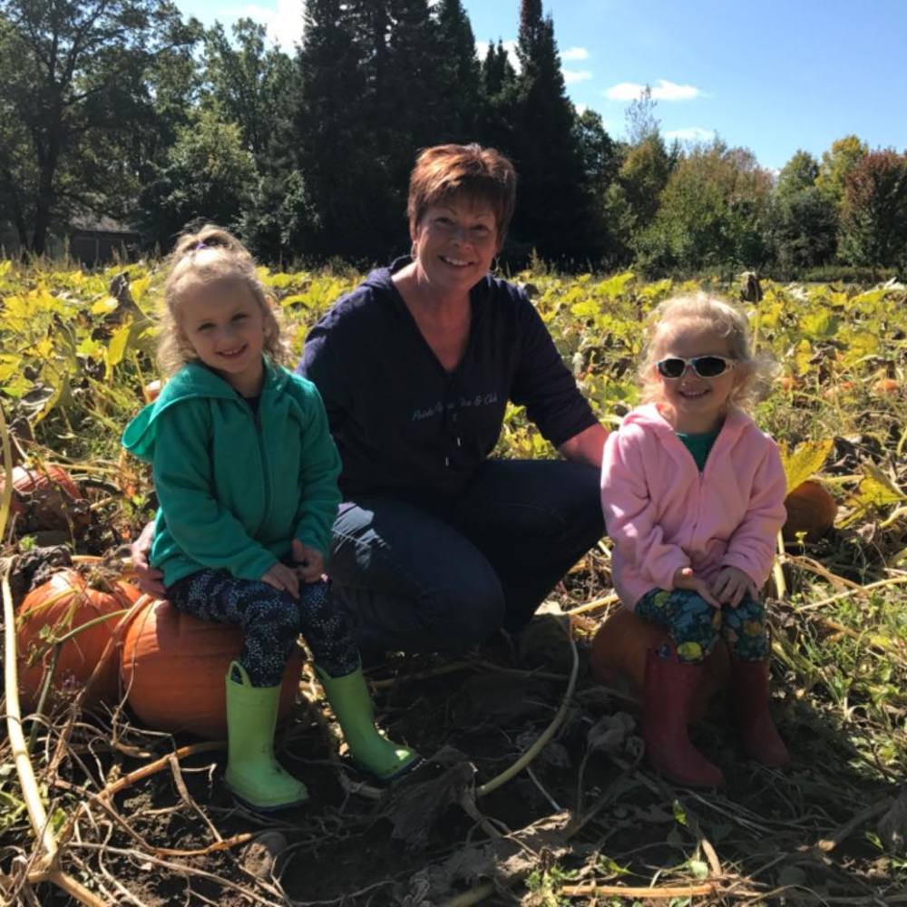 Meet your Posher, Sharon